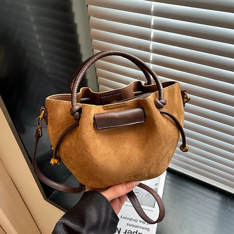 Luxury Bags Trend 2025 - Tas Selempang Mini Wanita Bahan Kulit