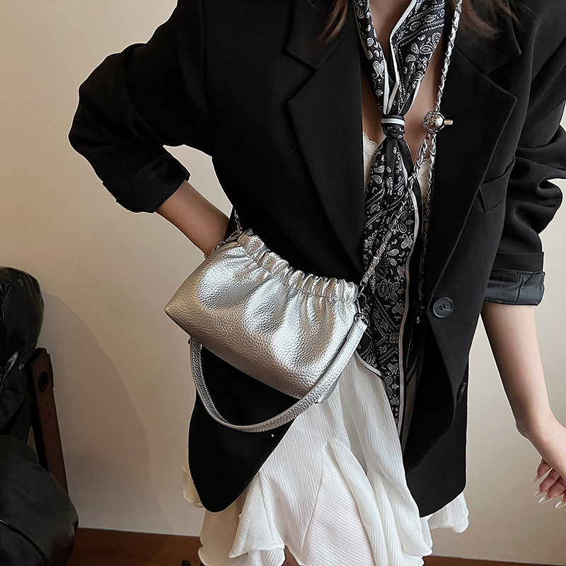 Sisi Kiri 2025 Tas Tangan dan  - Luxury Bags Trend 2025 ulasan dan harga